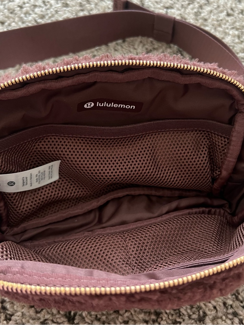 Lululemon Everywhere Belt Bag *Fleece - Picture 5 of 9